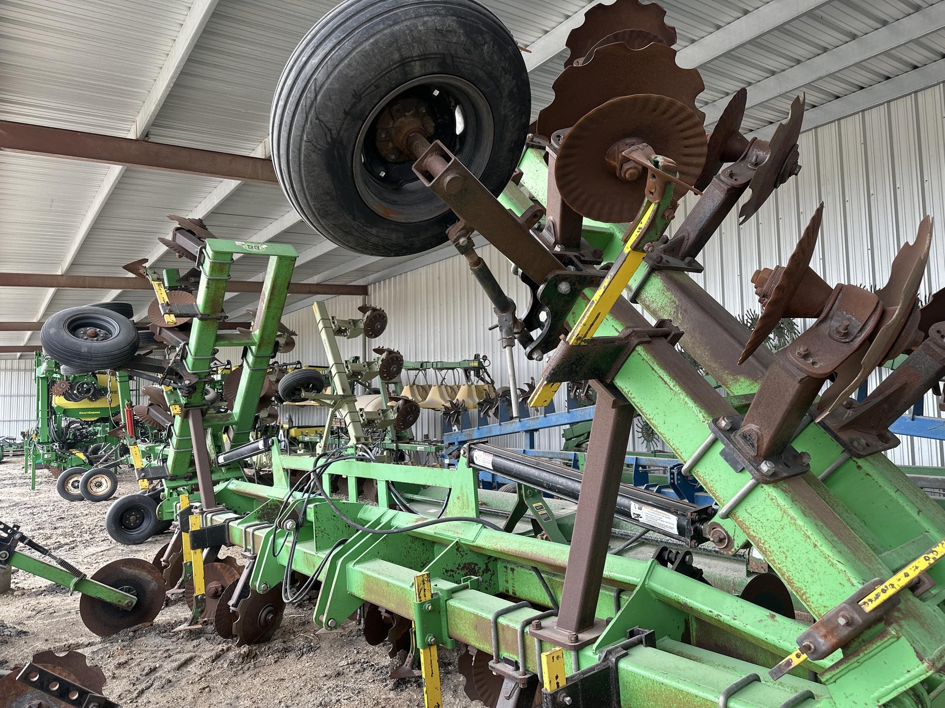 2013 Bigham Brothers 12 Row Disk Bedder