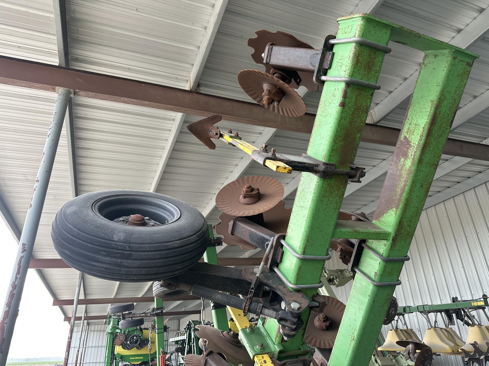 2013 Bigham Brothers 12 Row Disk Bedder