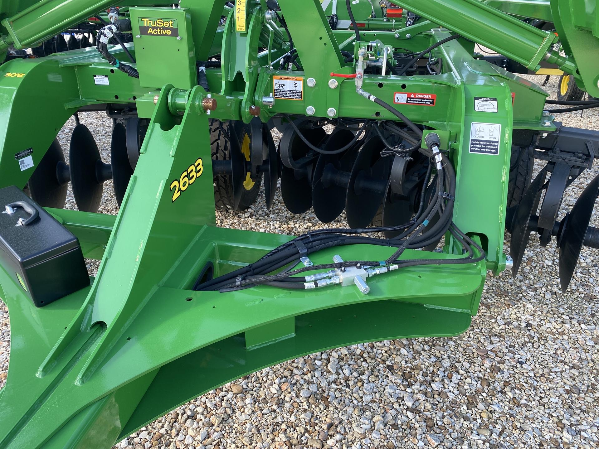 2023 John Deere 2633