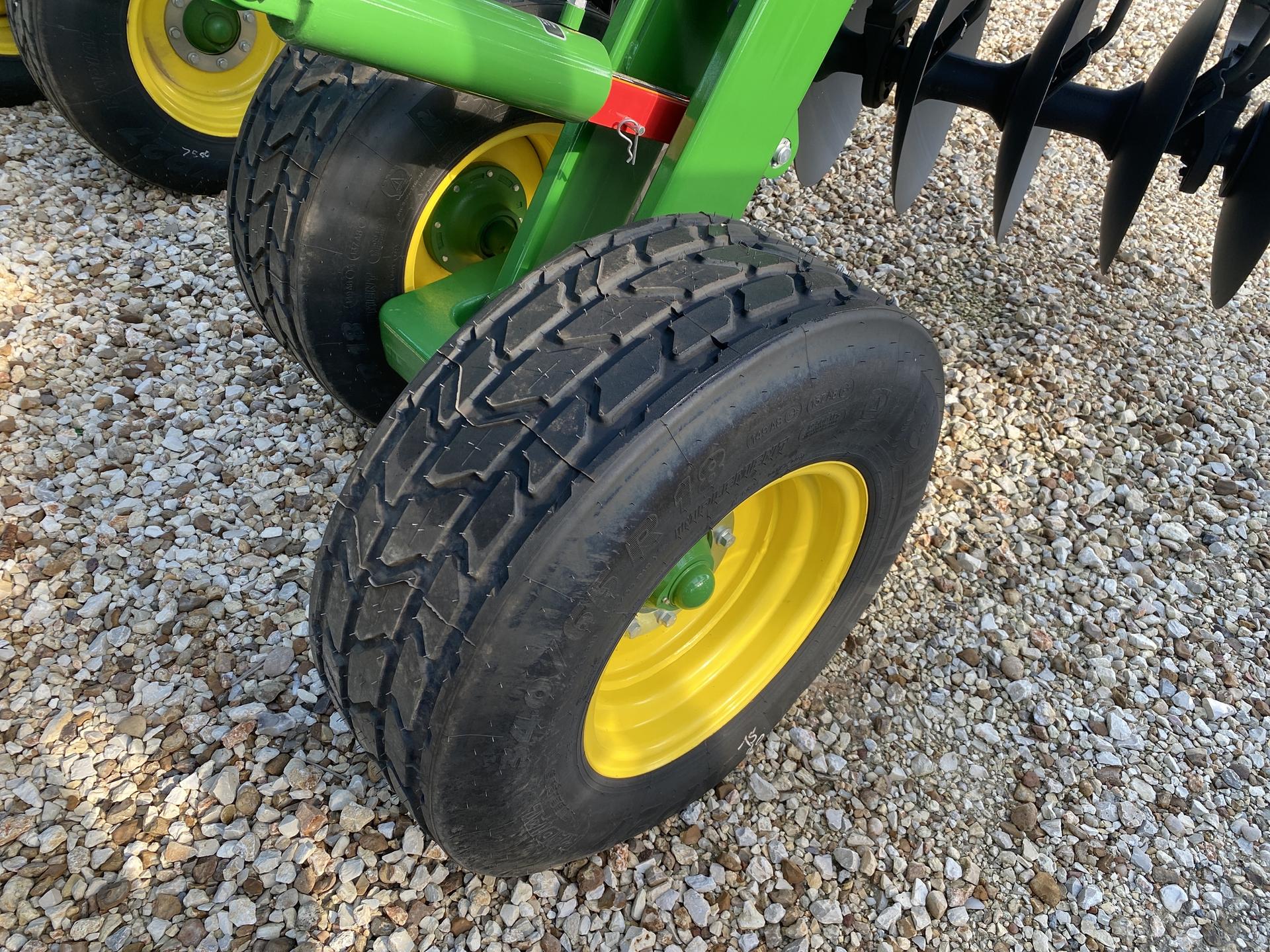 2023 John Deere 2633