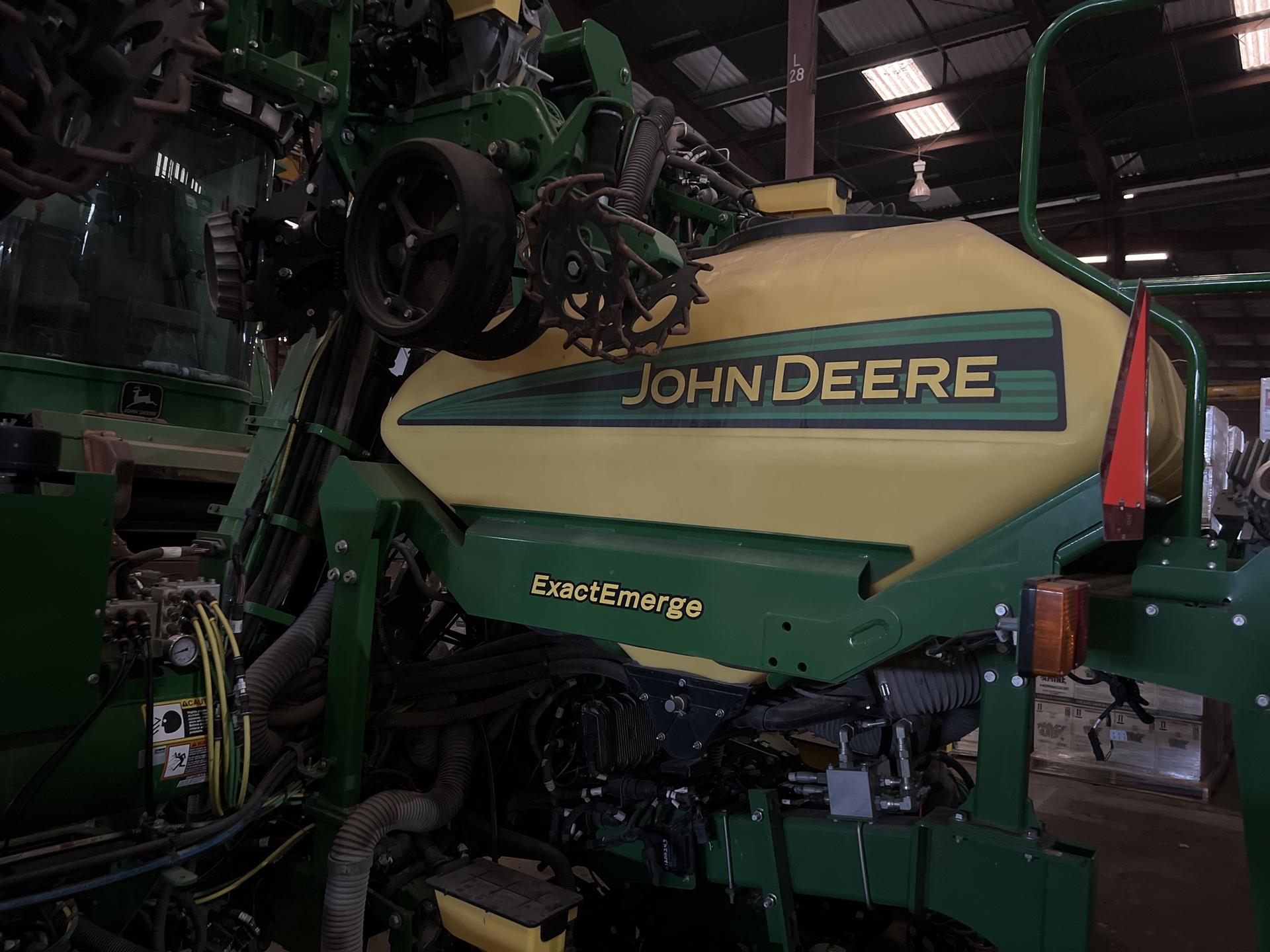 2021 John Deere 1725 CCS