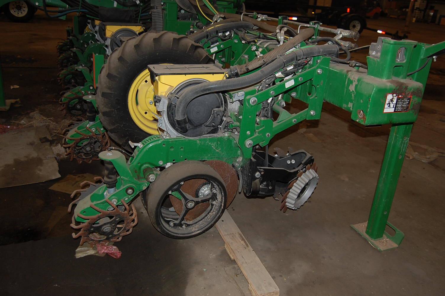 2021 John Deere 1725 CCS