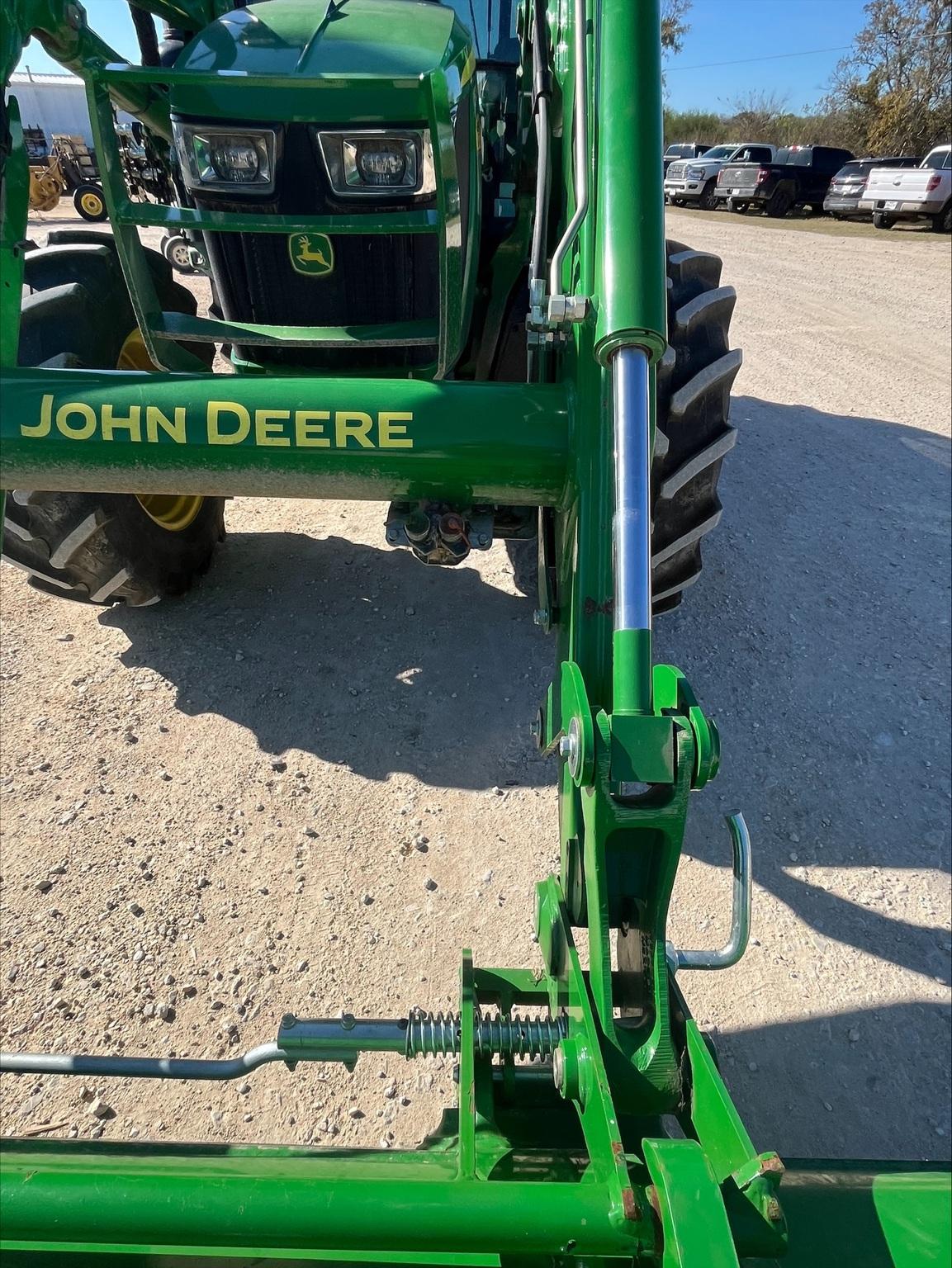 2022 John Deere 5125M