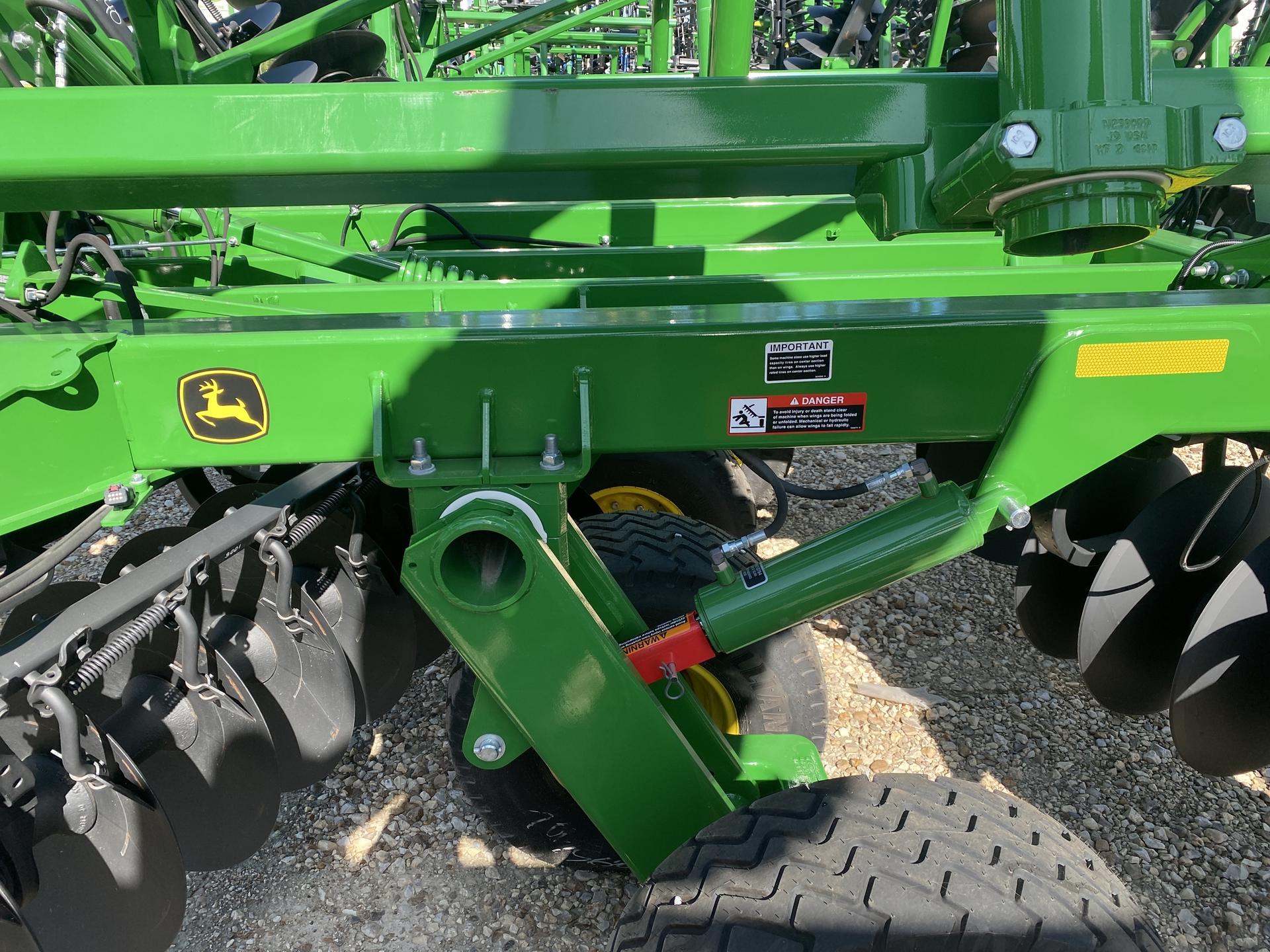 2023 John Deere 2633