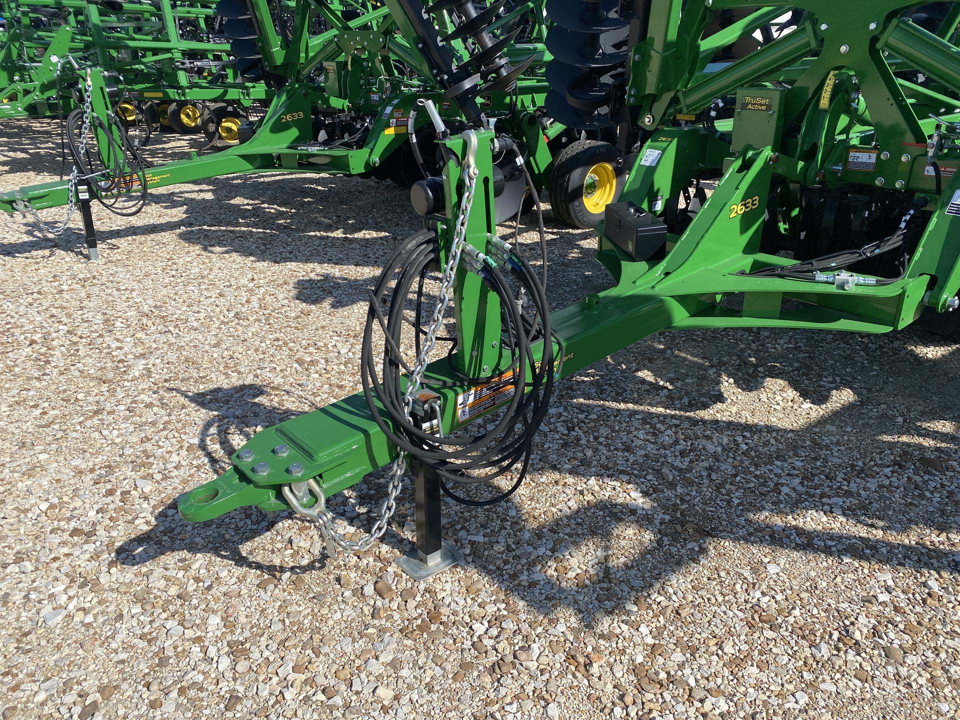 2023 John Deere 2633