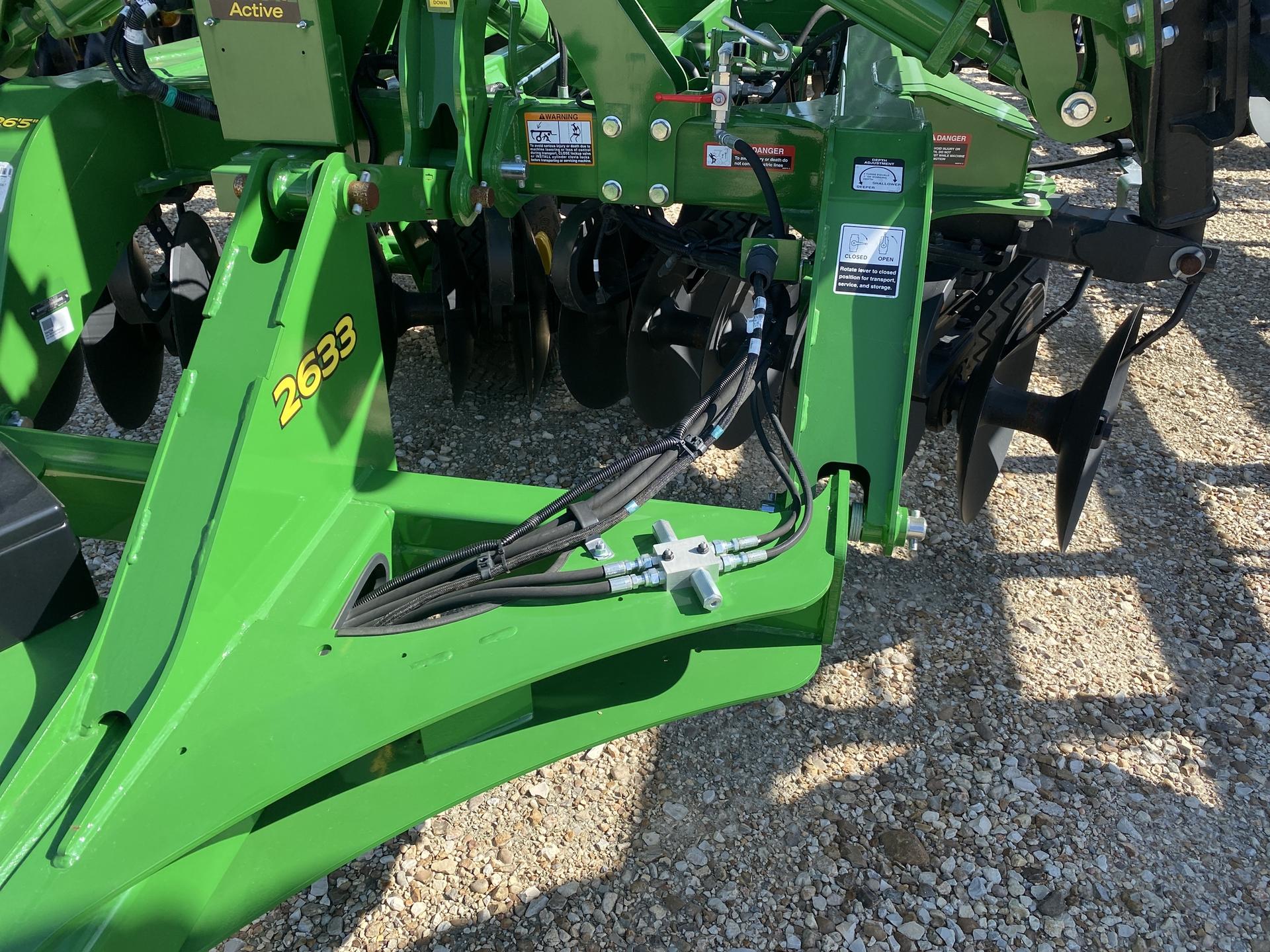 2023 John Deere 2633