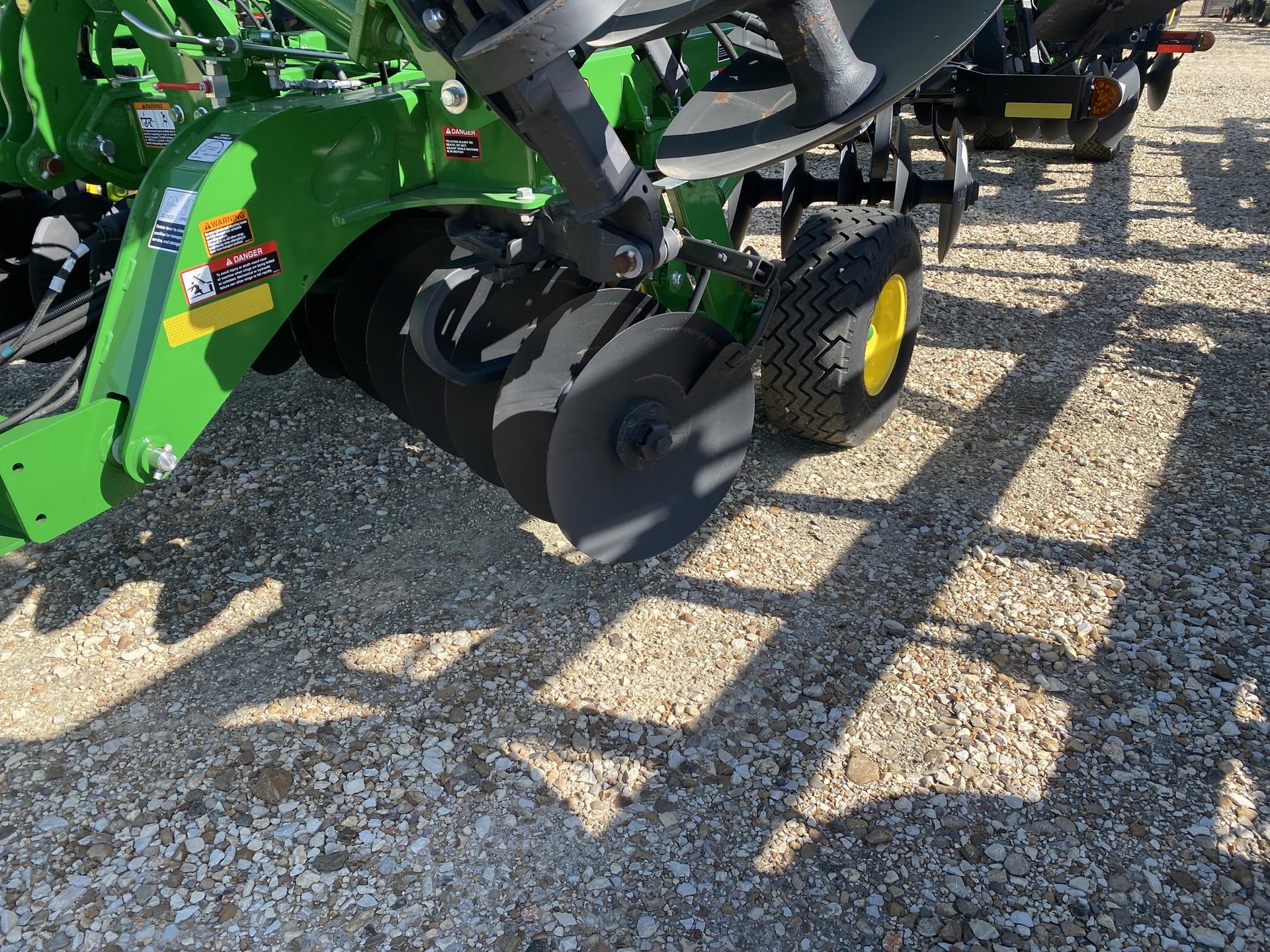 2023 John Deere 2633