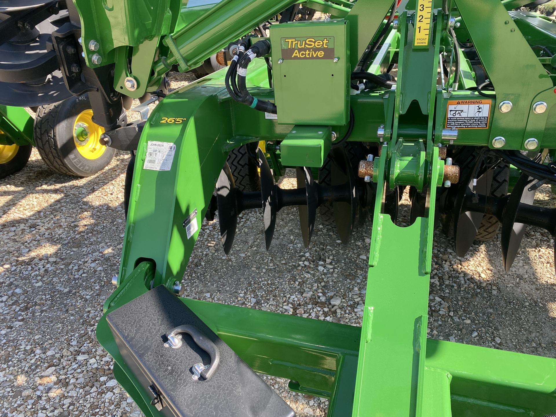 2023 John Deere 2633