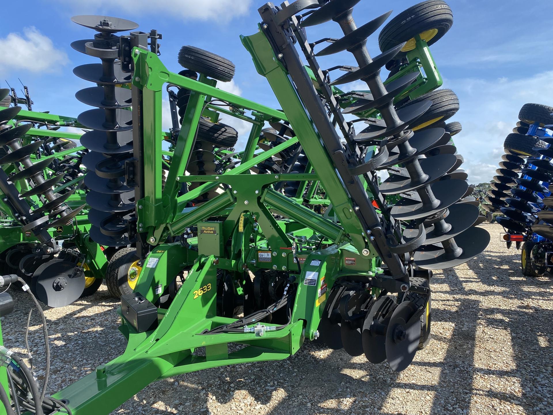 2023 John Deere 2633