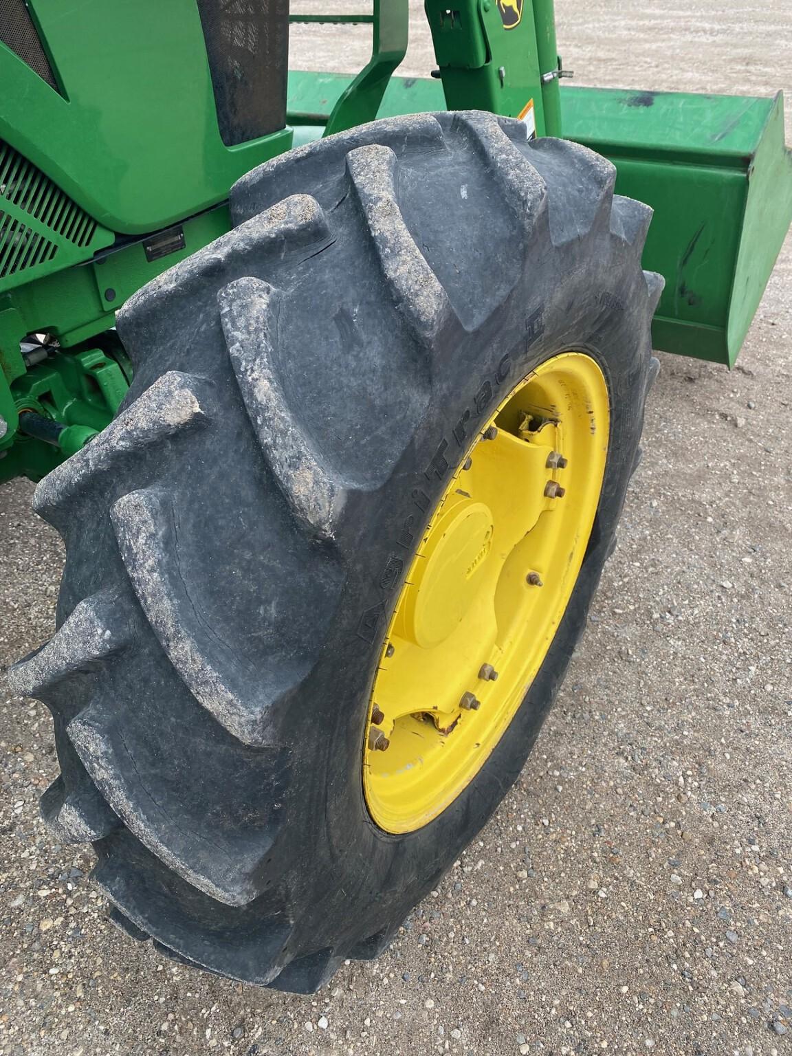 2020 John Deere 5100E