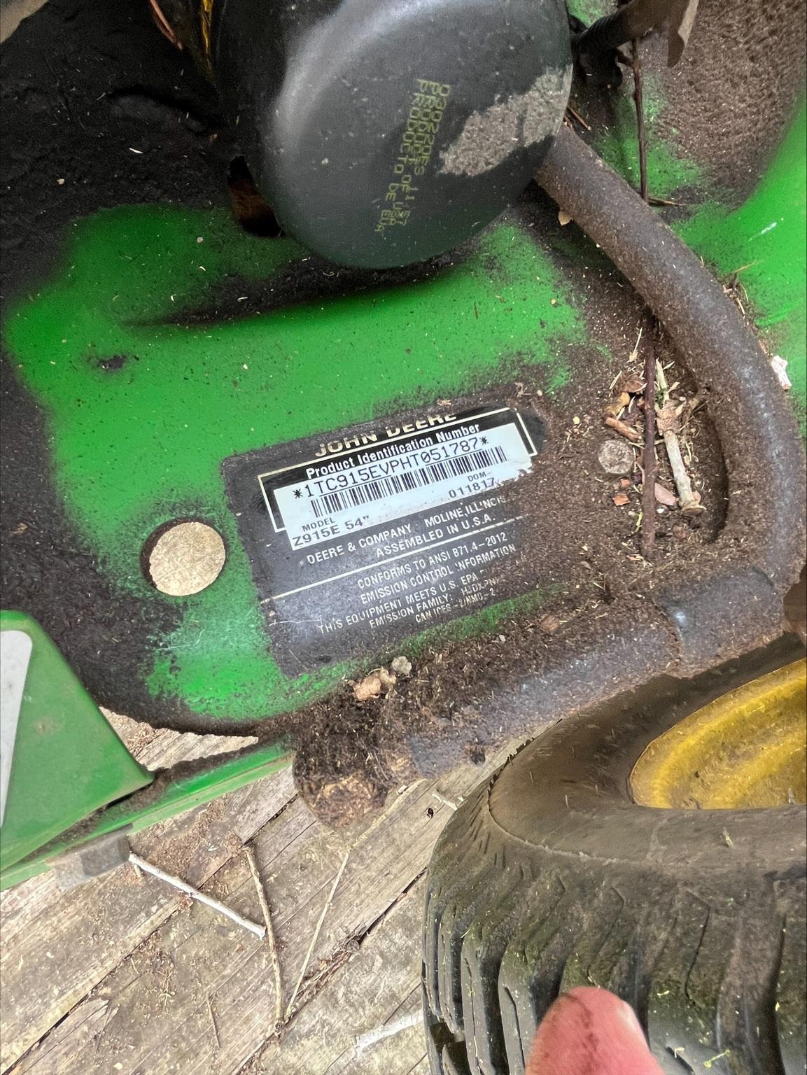 2017 John Deere Z915E