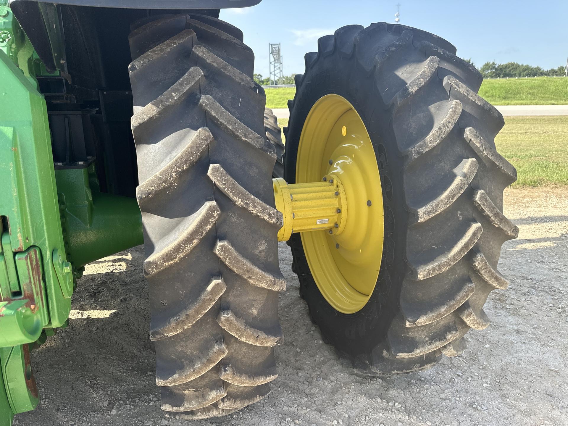 2023 John Deere 8R 340