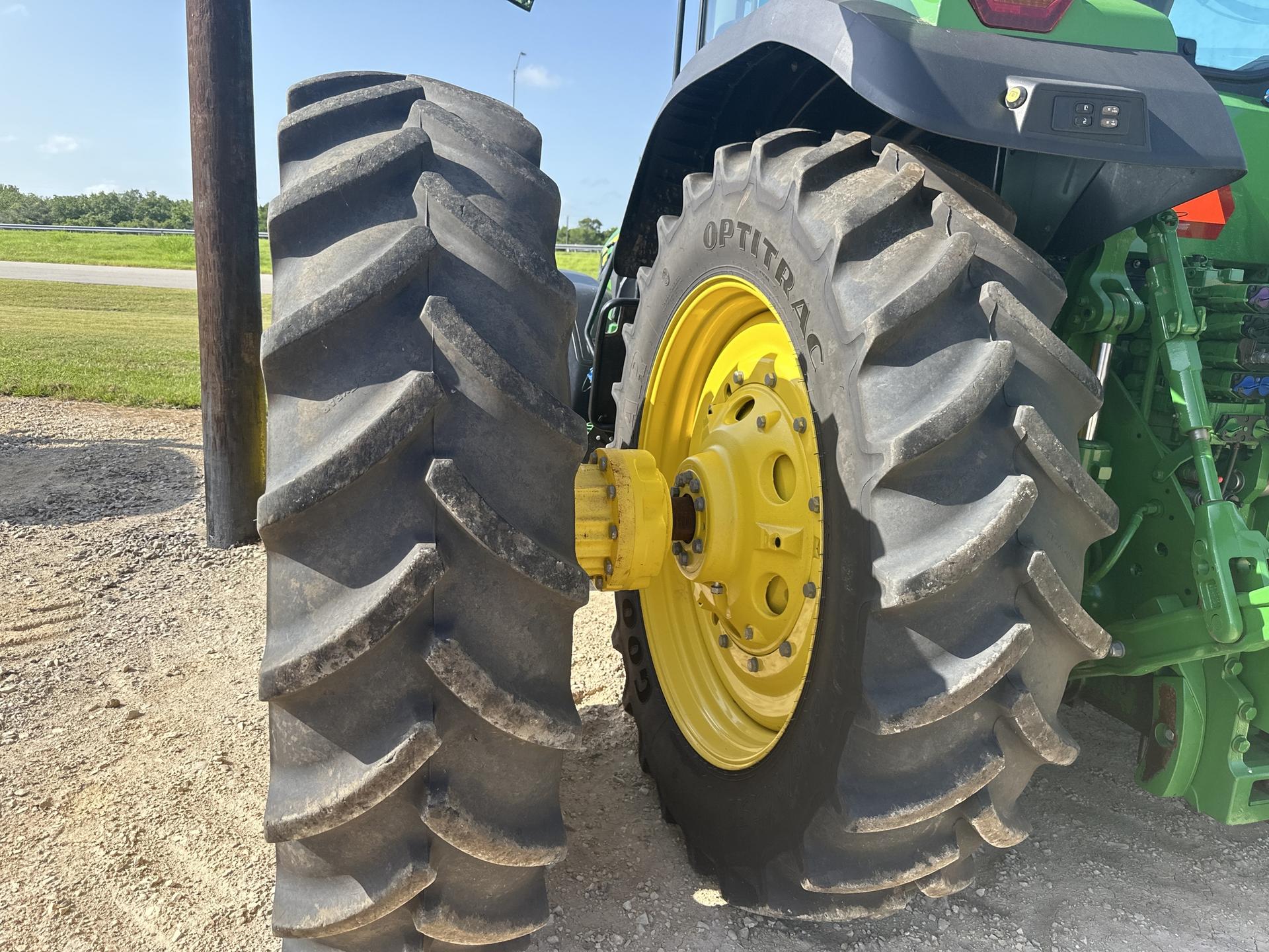 2023 John Deere 8R 340