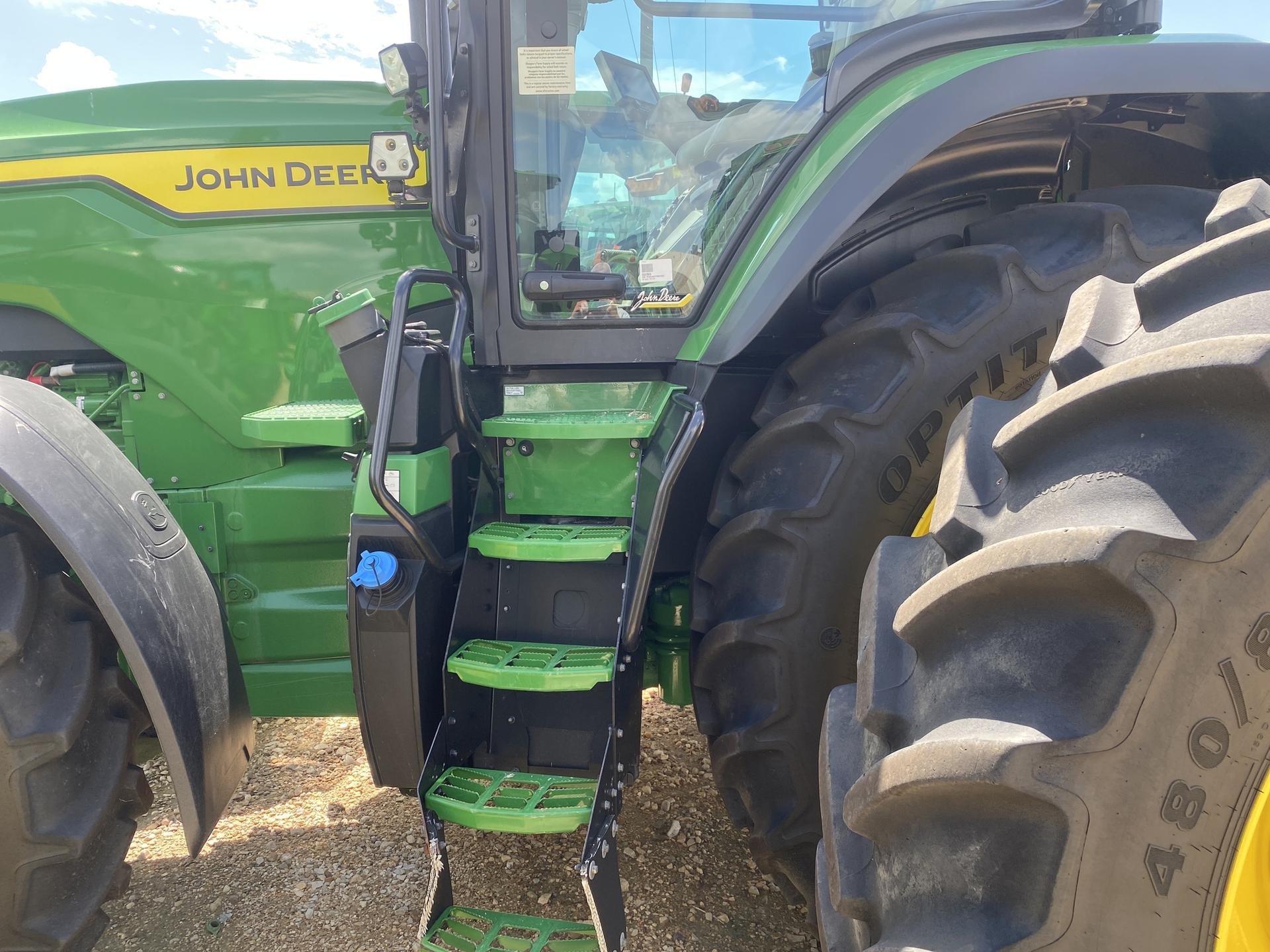 2023 John Deere 8R 340