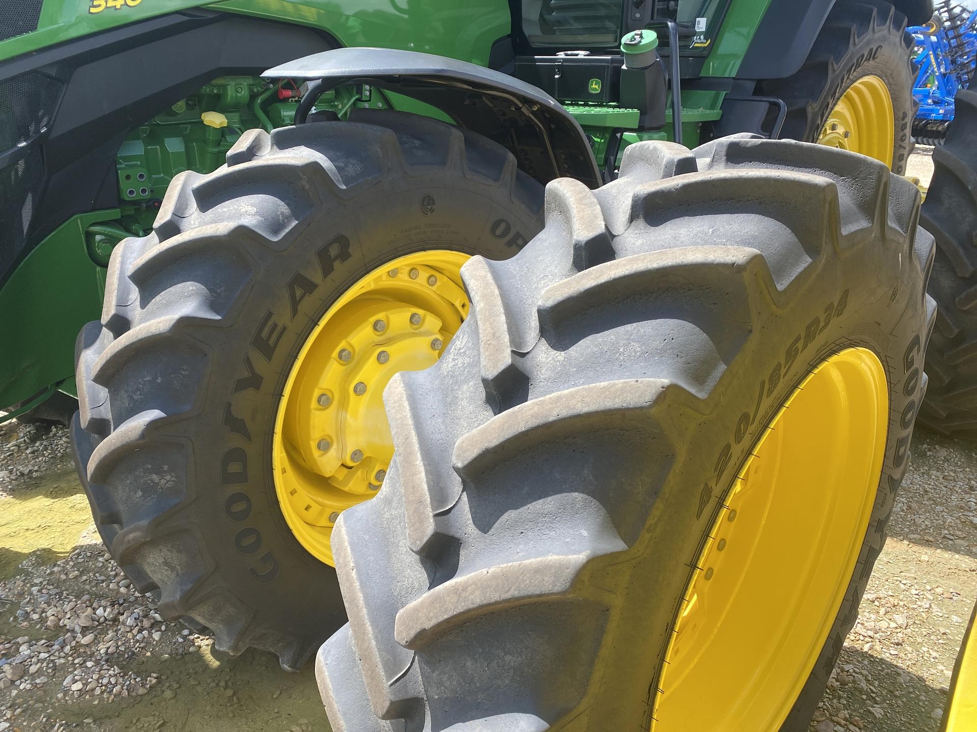 2023 John Deere 8R 340