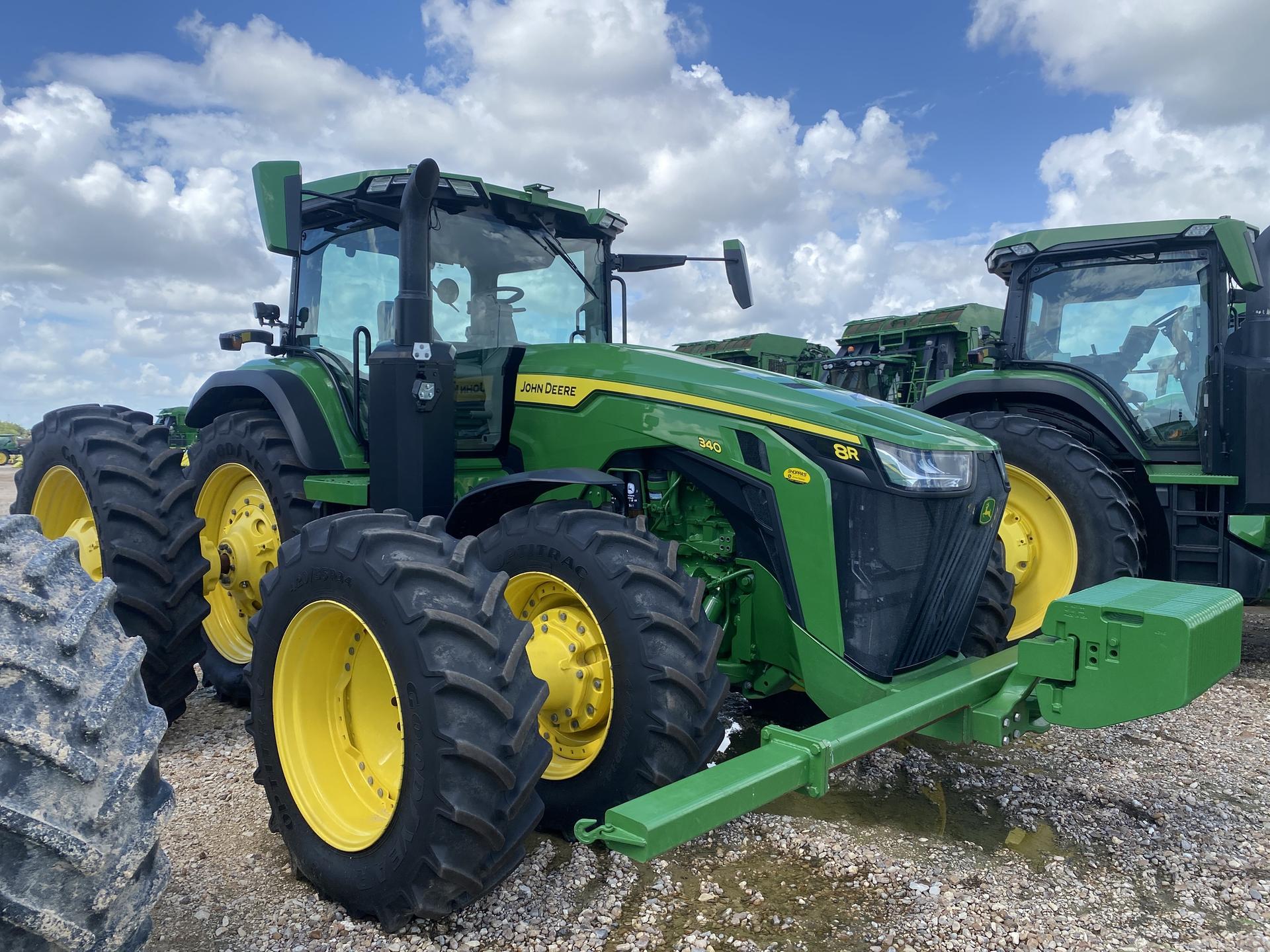 2023 John Deere 8R 340 Image