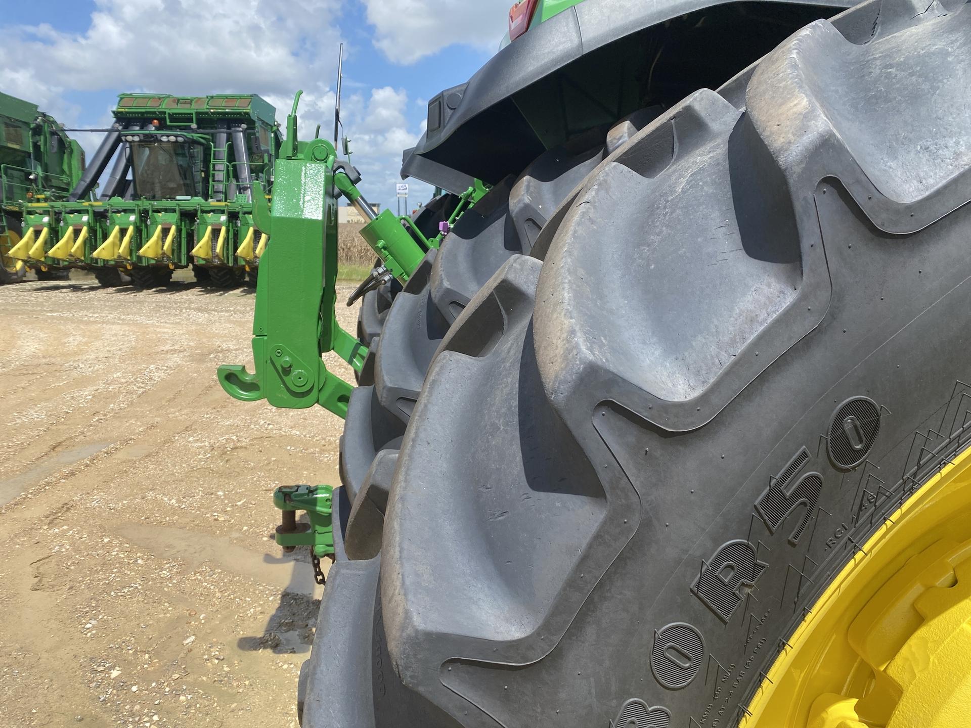 2023 John Deere 8R 340