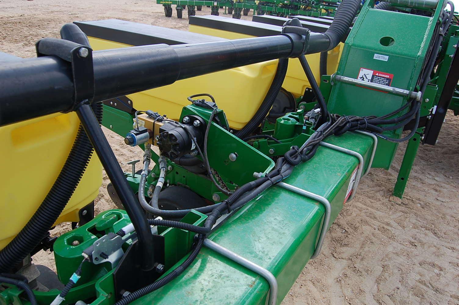 2021 John Deere 1725