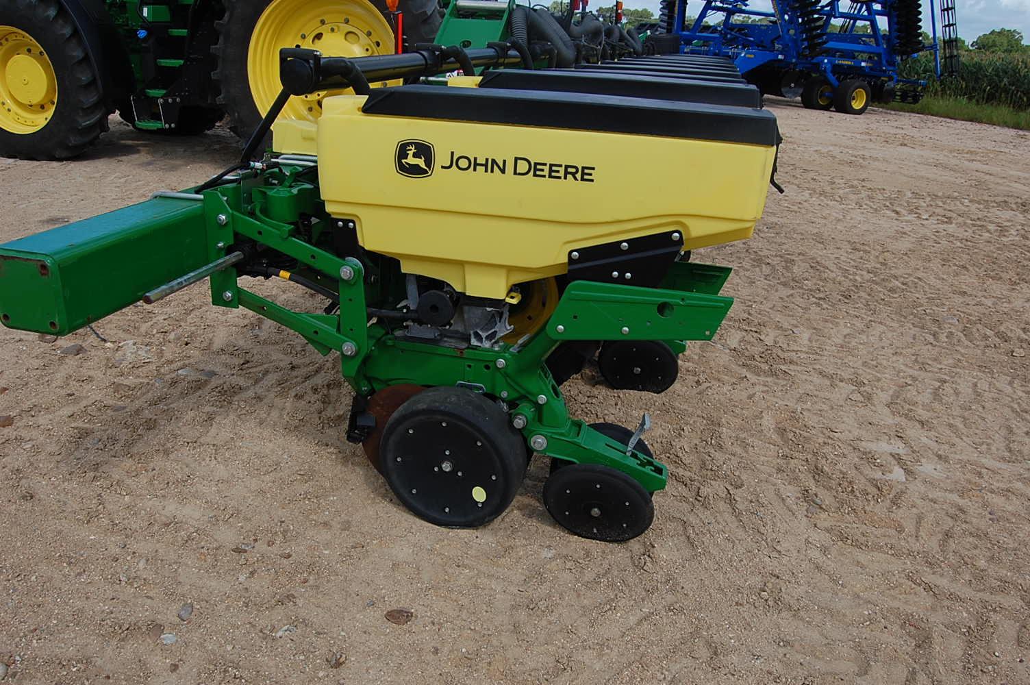 2021 John Deere 1725