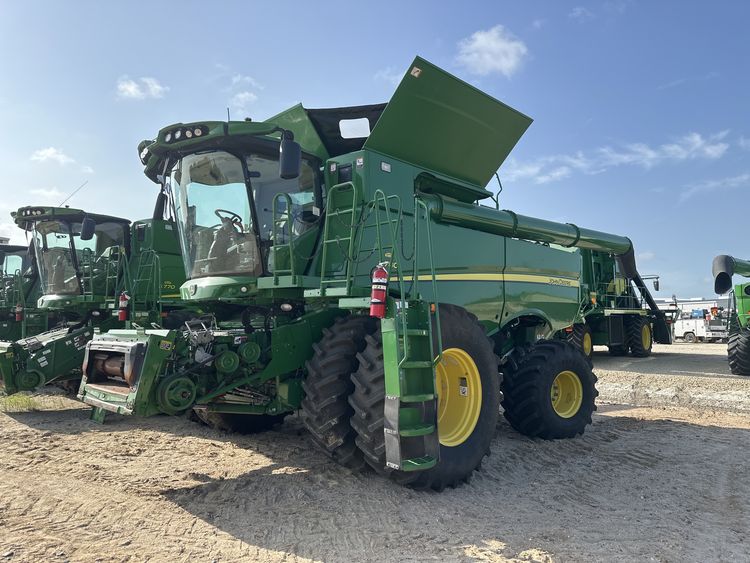 2023 John Deere S780