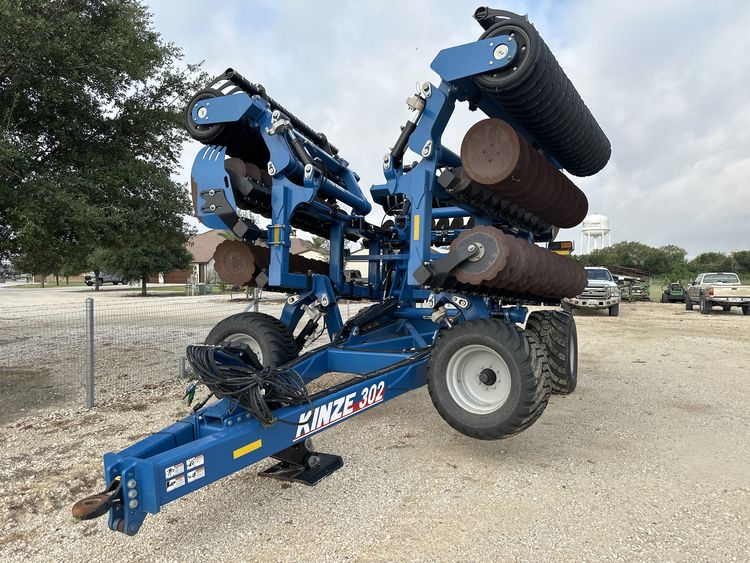 2023 Kinze MT302 Image