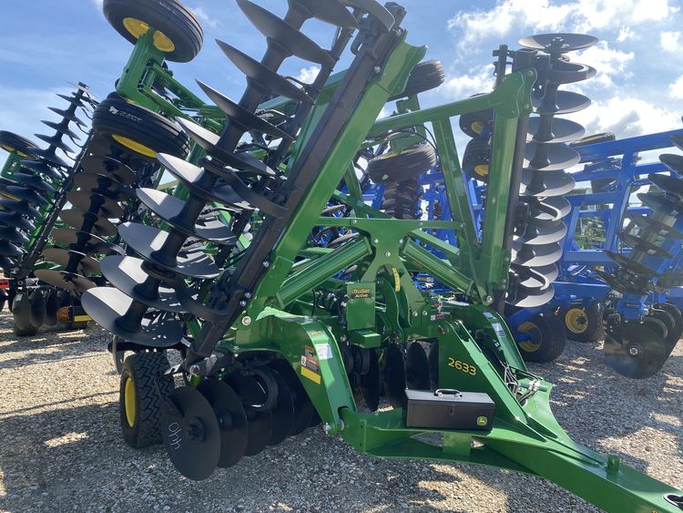 2023 John Deere 2633