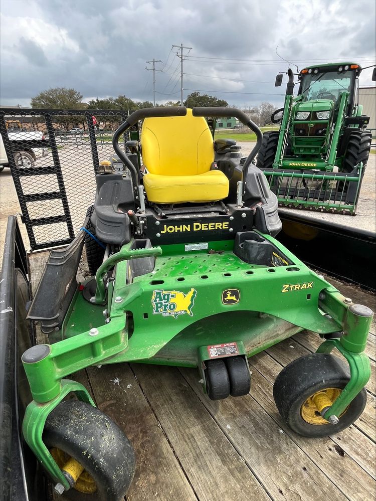 2017 John Deere Z915E